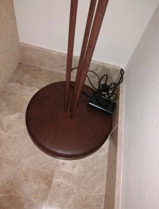 Lámpara de pie forja marrón nueva