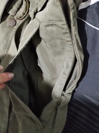 Falda verde con bolsillos y cinturón talla 34