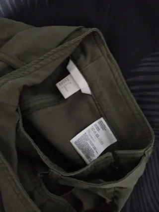 Falda verde con bolsillos y cinturón talla 34