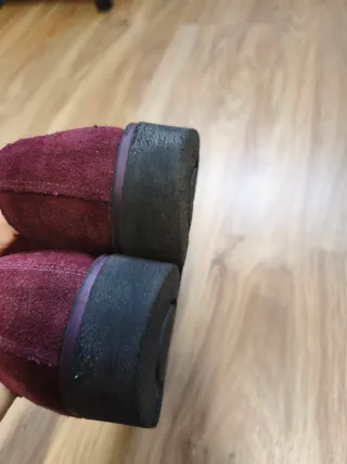 Zapatos de ante burdeos