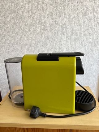 Cafetera Nespresso De'Longhi