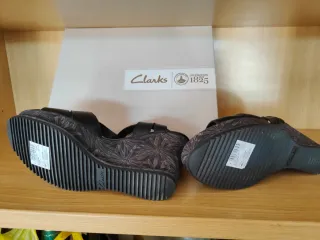 Sandalias Clarks cuña negras y grises