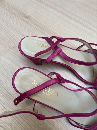 Sandalias fiesta fucsia .MARCELO ZAPATERO