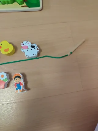 Juguete de ensartar educativo