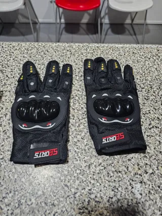 Braga de cuello negra y gafas de esquí