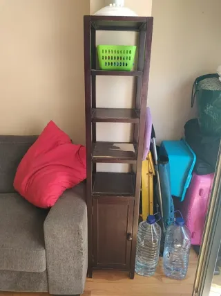 Estantería madera oscura para restaurar