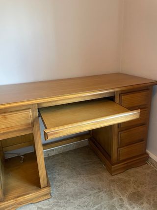 Mobile/Scrivania in legno massello. Restauro