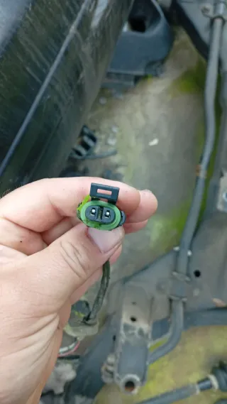 Retrovisor derecho y luz matrícula