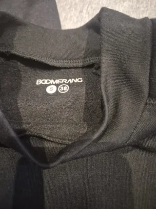 Pantalón térmico negro y camiseta térmica sin estr