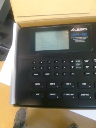 Caja de Ritmos Alesis SR-16