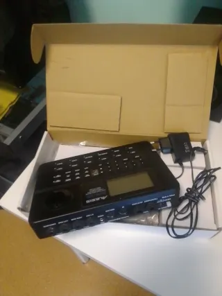 Caja de Ritmos Alesis SR-16