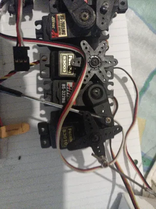 Conjunto Servos Hitec y Futaba RC