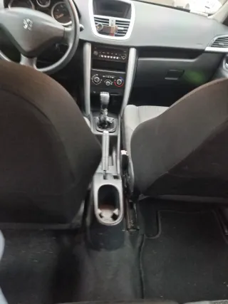 Peugeot 207 2012