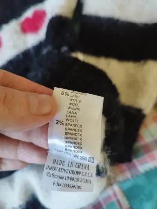 Cardigan con cuoricini e righe