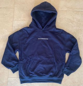 Sudadera azul marino con logo estrellado