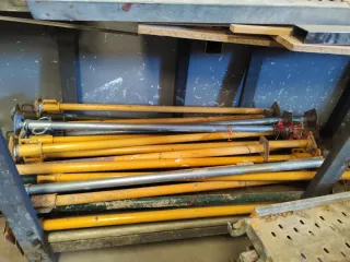 Puntales de obra metálicos