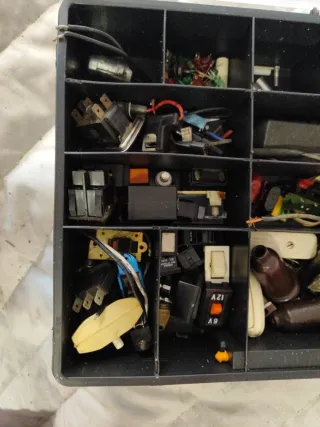 Scatola porta componenti con scomparti