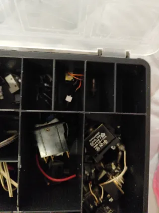 Scatola porta componenti con scomparti