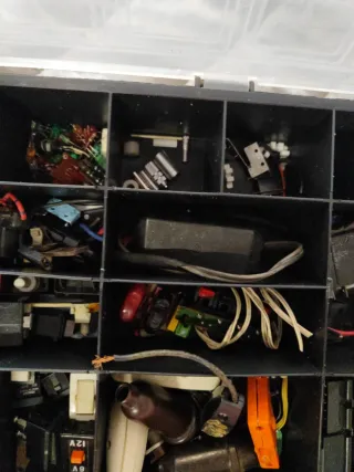 Scatola porta componenti con scomparti