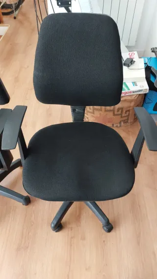 2 Sillas de Oficina Hipercor Negras a juego