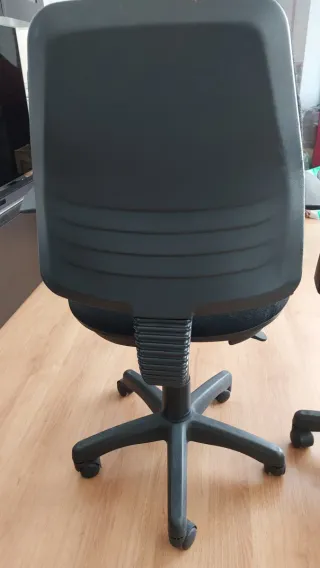 2 Sillas de Oficina Hipercor Negras a juego