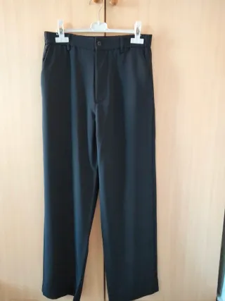 Pantalón recto de vestir para chico de Zara.