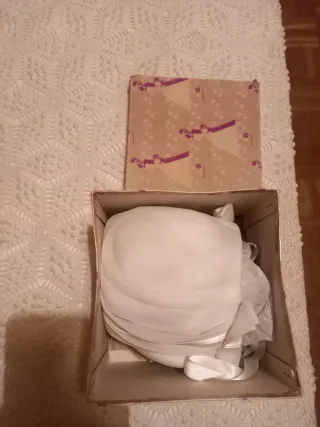 Casquete, guantes y bolsito blanco comunión