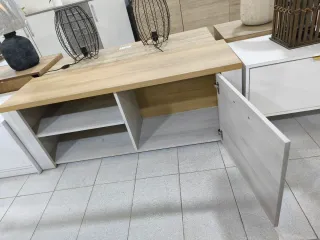 Mueble bajo TV madera y blanco
