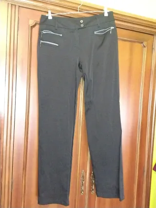 Traje chaqueta y pantalón negro