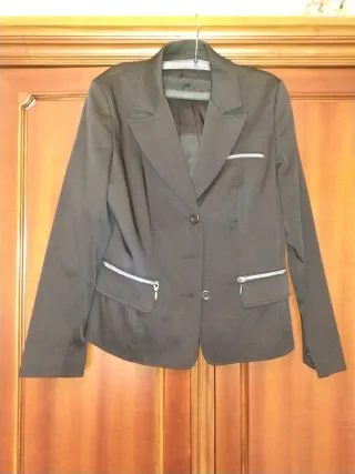 Traje chaqueta y pantalón negro