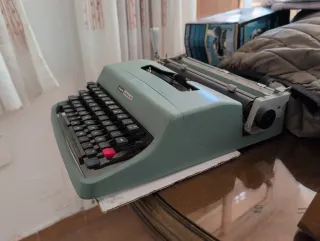 Máquina de escribir Olivetti Lettera 32