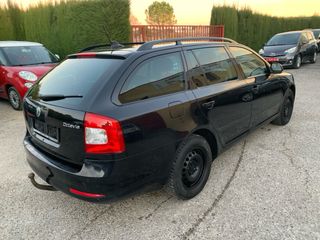 Skoda Octavia familiar negro