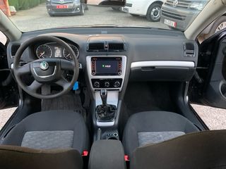 Skoda Octavia familiar negro
