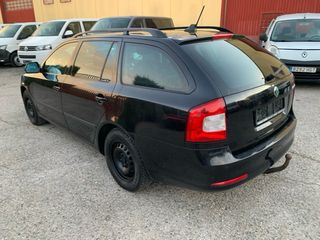 Skoda Octavia familiar negro