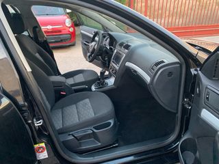 Skoda Octavia familiar negro