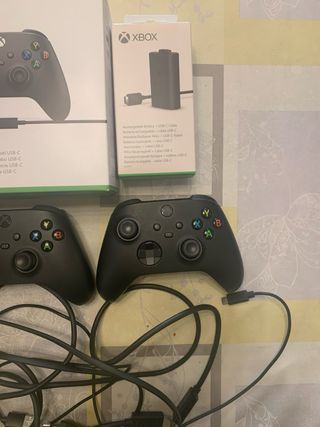 Xbox Series X + 2 Mandos + Accesorios