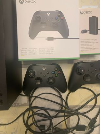 Xbox Series X + 2 Mandos + Accesorios