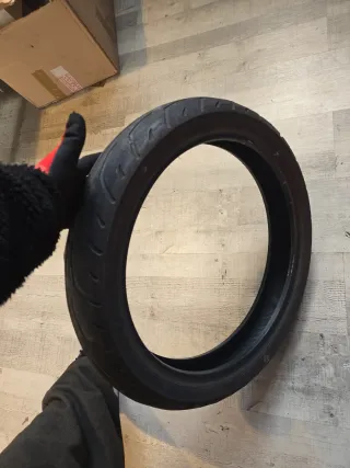 Neumático 100/80-17 dunlop usada