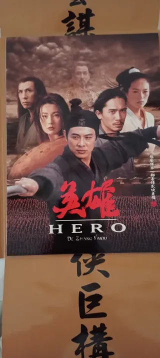 4  FOTOS Pósteres Película Hero