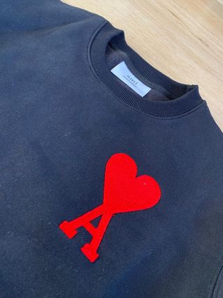 Sudadera Ami Paris Negra Corazón Rojo