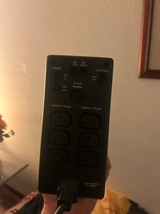 SAI APC Back-UPS Pro 650 LCD