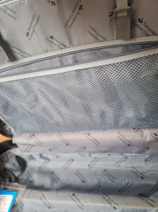 Maleta rígida de viaje roja