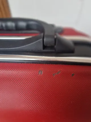 Maleta rígida de viaje roja