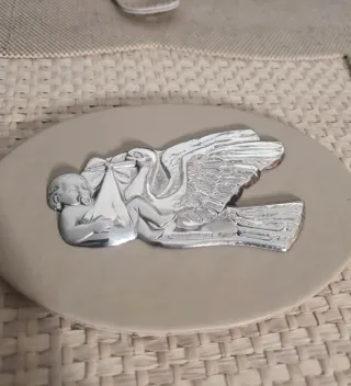 Álbum de fotos beige con diseño de ángel