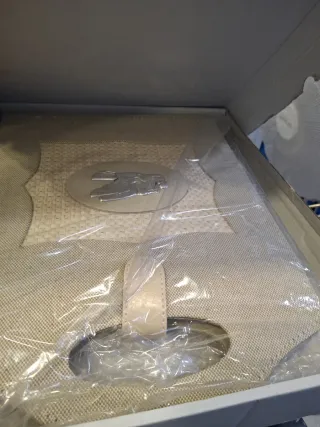 Álbum de fotos beige con diseño de ángel