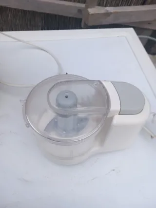 Picadora de cocina blanca