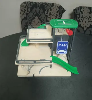 NO con InPost - Pistas, Parking y avión