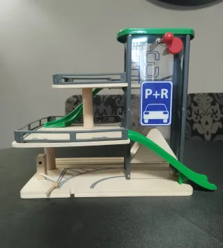 NO con InPost - Pistas, Parking y avión