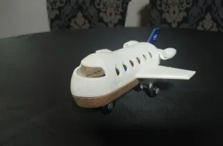 NO con InPost - Pistas, Parking y avión