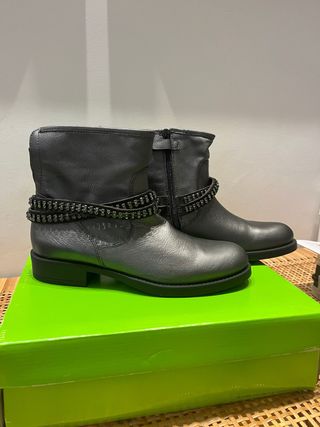 Botines Unisa Piel con Strass Gris